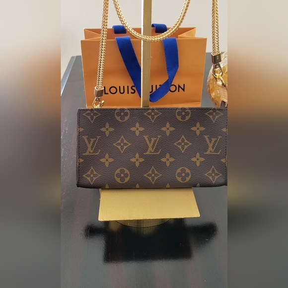 100% Authentic Louis Vuitton Monogram Pouch - Picture 4 of 11